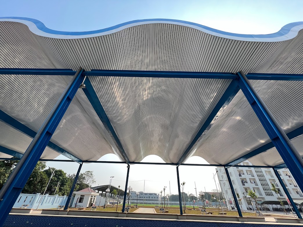 Trần nhôm 85C - Trường Chuyên Hùng Vương Phú Thọ 11 trần nhôm 85C